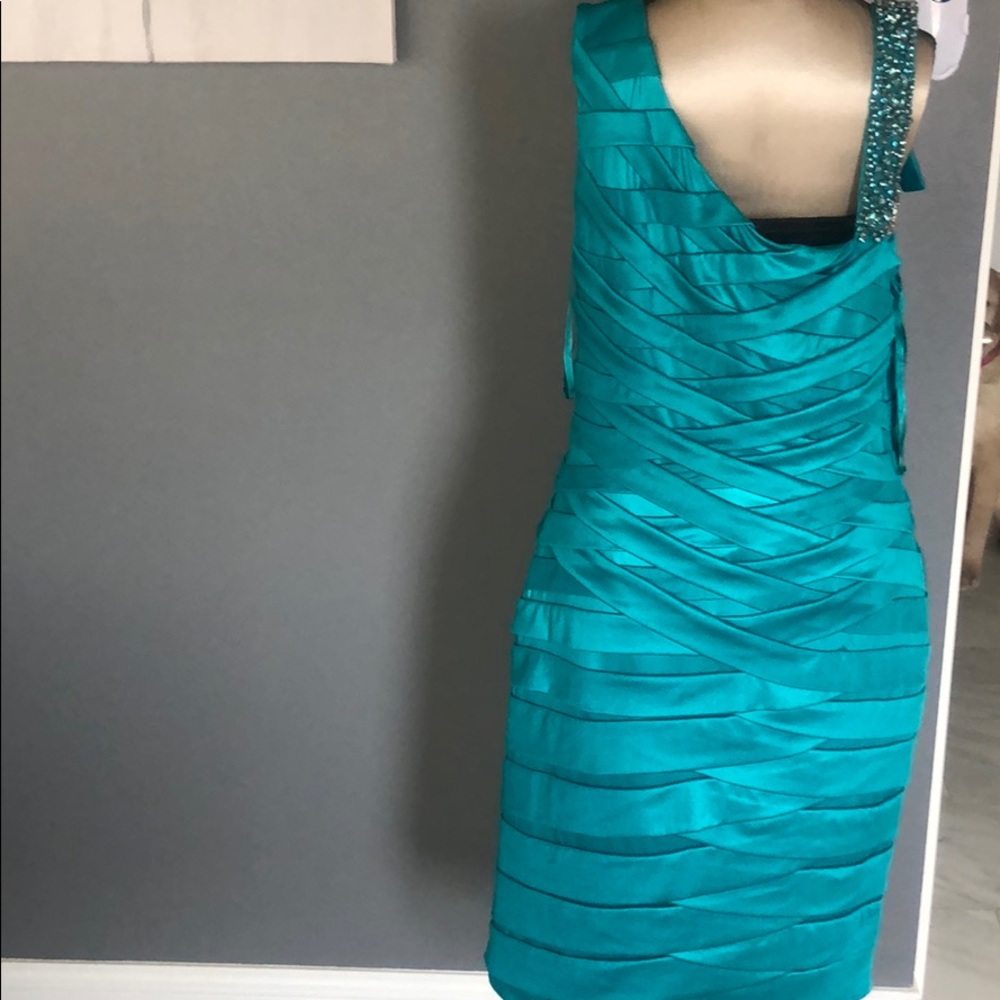 Stunning dress with strap crystal beading . - Picture 3 of 6